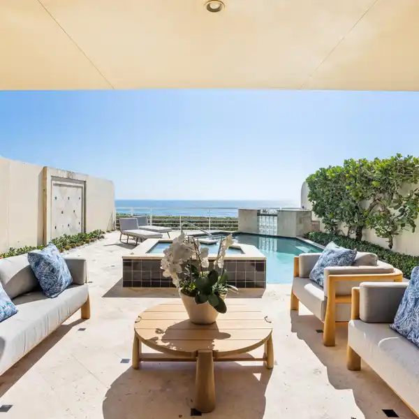 STUNNING DIRECT OCEANFRONT TOWNHOUSE