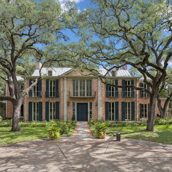 BARTLETT COCKE MASTERPIECE ON OVER TWO ACRES