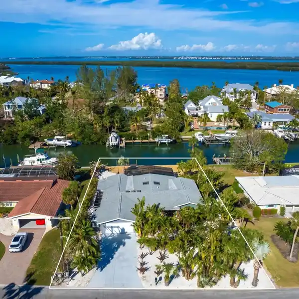 EXCEPTIONAL CANAL-FRONT OPPORTUNITY