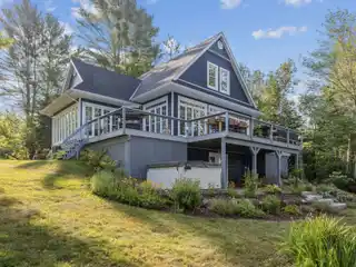 High-End Lakefront Property