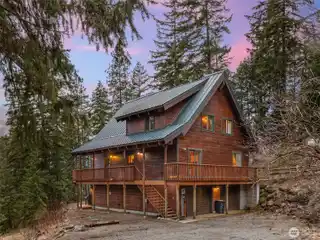 Picturesque Custom Lodge Above Lake Cle Elum