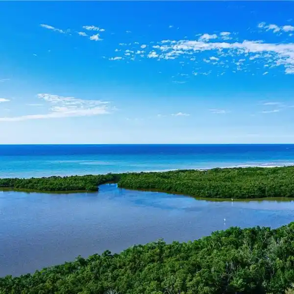LIGHT-FILLED THREE BEDROOM CONDO IN ST. NICOLE