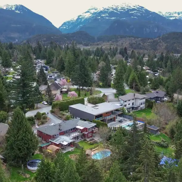 PRIVATE ESTATE AT A COVETED ADDRESS