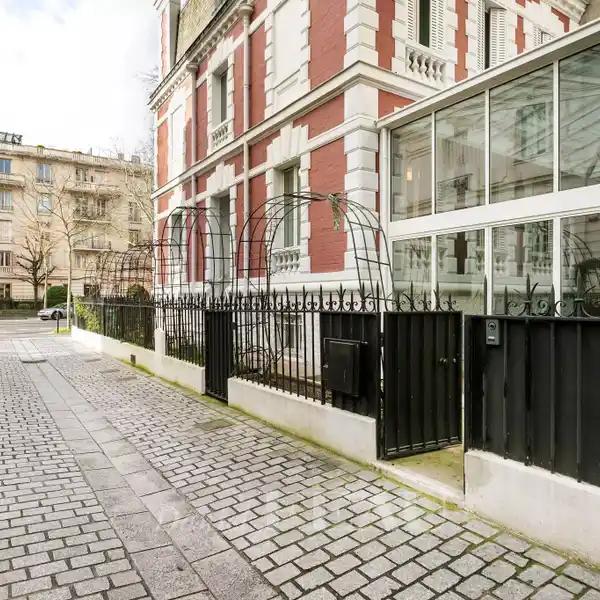 SUPERB PRIVATE MANSION