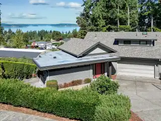 Luxury Northwest Contemporary Home in a Tranquil Enclave