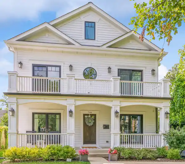 UNPARALLELED CONVENIENCE AND CHARM