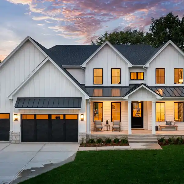 CREATE YOUR PERFECT HAVEN NEAR DOWNTOWN!