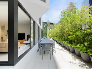 Striking Ground Floor Apartment