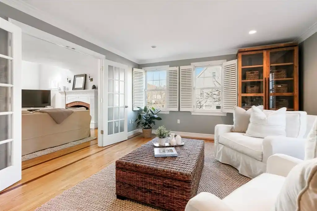 Expansive Residence in a Desirable Area