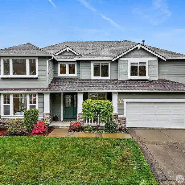 BEAUTIFULLY UPDATED MAPLE WOODS HOME
