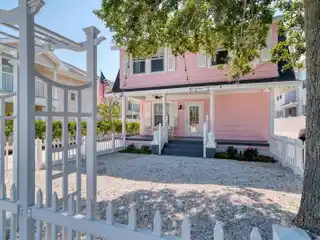 Charming Home with Separate Cottage