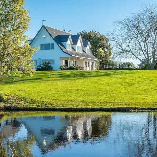 COUNTRY LIVING WITH PARKLIKE VIEWS
