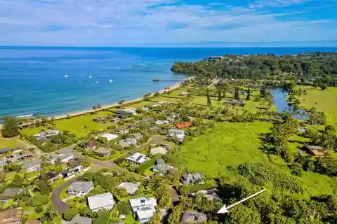 Modern Coastal Design with the Relaxed Charms of Island Living