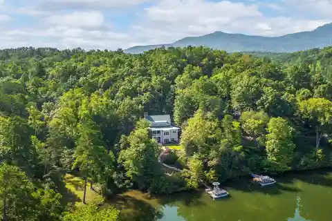 Idyllic Lakefront Home
