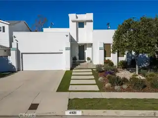 Custom Contemporary on a Tranquil Cul-de-sac