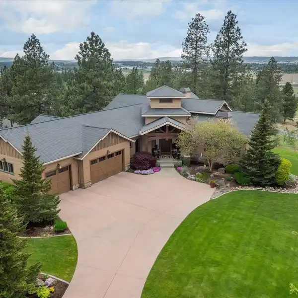 LUXURY MEETS LIFESTYLE IN LEGACY RIDGE ESTATES