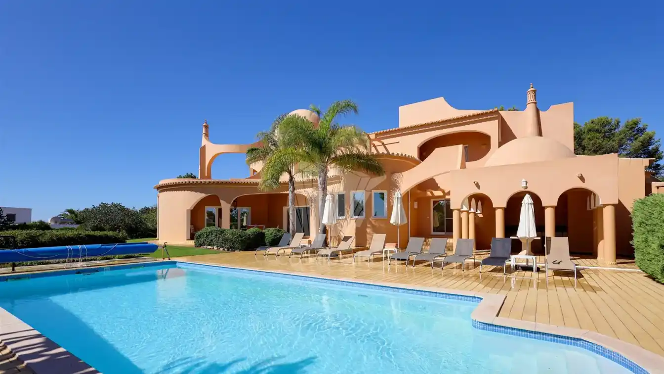 Coastal Villa with Panoramic Views Near Albandeira Beach
