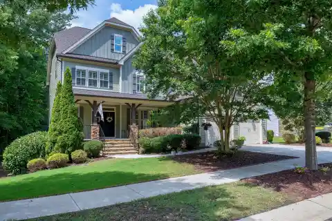 Updated Beauty in Amenity-Rich Community