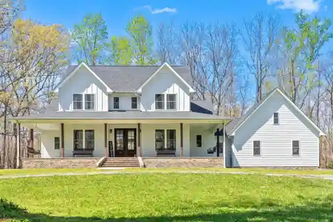 Exquisite Modern Farmhouse