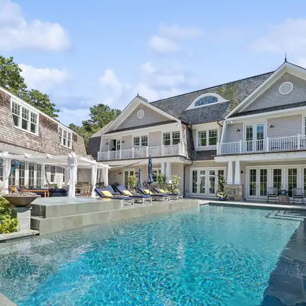 EXQUISITE ESTATE SHOWCASING UNMATCHED CRAFTSMANSHIP AND GRANDEUR