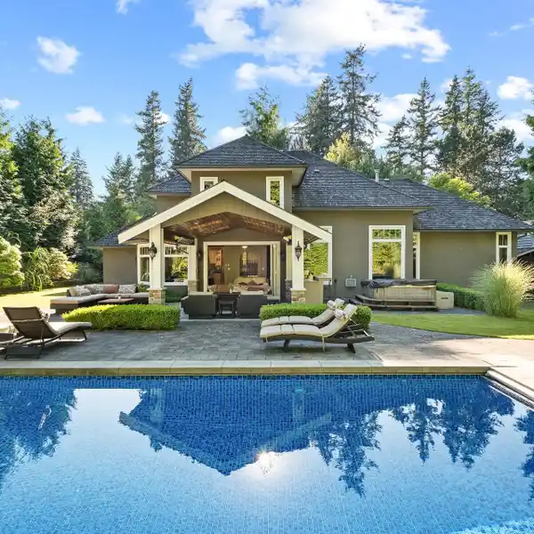 BEAUTIFUL CUSTOM HOME IN THE COVETED ELGIN AREA