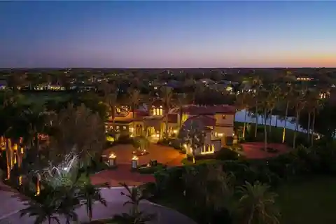Grand and Gorgeous Residence