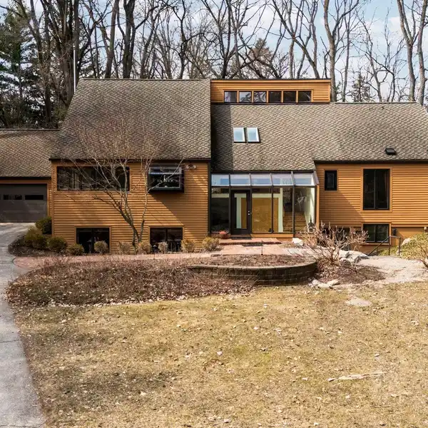 EXCEPTIONAL CONTEMPORARY IN ANN ARBOR HILLS