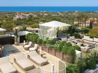 New Luxury Apartment in Quinta Heights