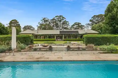 Grand Country Manor on Five Beautiful Acres