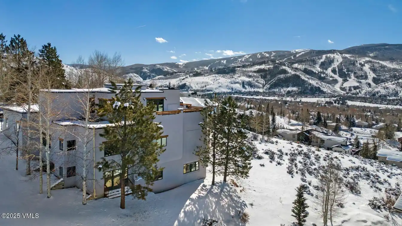 Six Bedroom Home in Sought-after Singletree