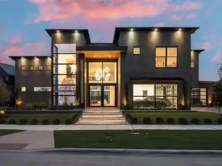 Extraordinary High-end Home in the Hills of Kingswood
