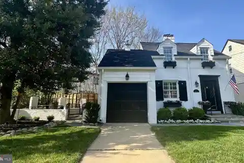 Renovated Cape Cod with Modern Flair