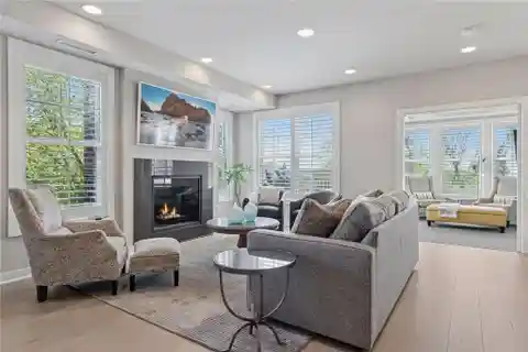 Luxe Top-floor Condo Overlooking Wayzata Bay