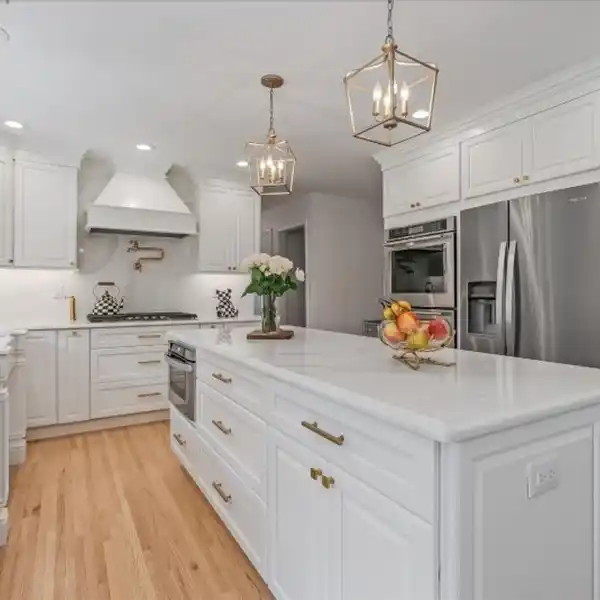 EXQUISITE ESTATE HOME ON A PICTURESQUE ACRE