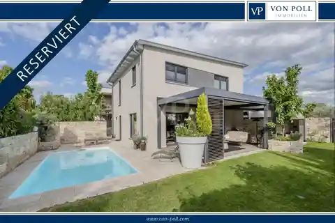 Wonderful Home with Garden Oasis