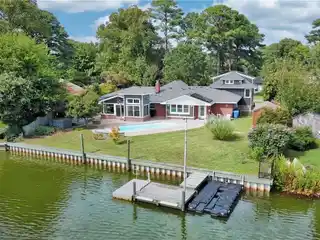 Immaculate Ranch Home on Lake Joyce