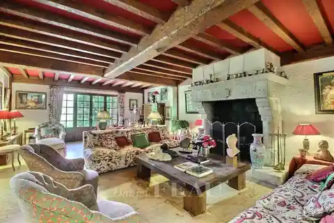 Thatched Cottage in a Lush Setting