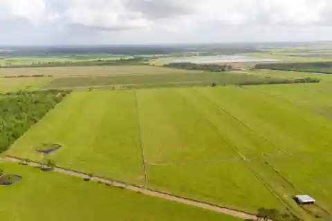 Expansive and Versatile Acreage