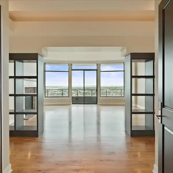 EXCEPTIONAL RESIDENCE IN PENTERRA PLAZA