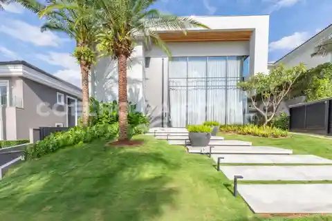 Modern Beauty with Bold Design