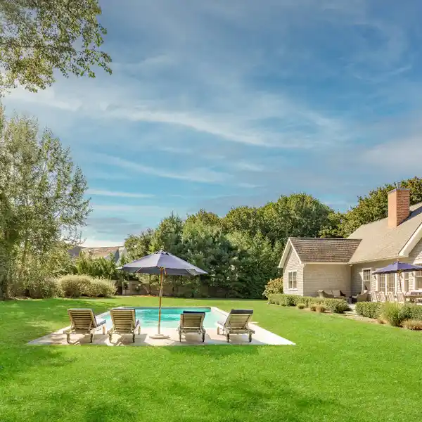 CHARMING POSTMODERN RETREAT