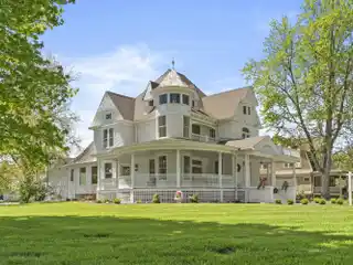 The Grand Root Mansion