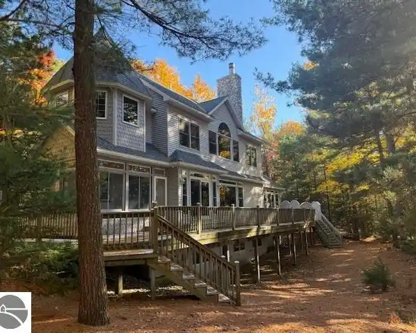 MAGICAL LIVING ON LAKE MICHIGAN