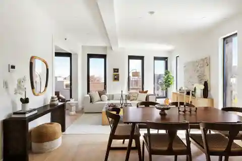 Sophisticated New Condominium