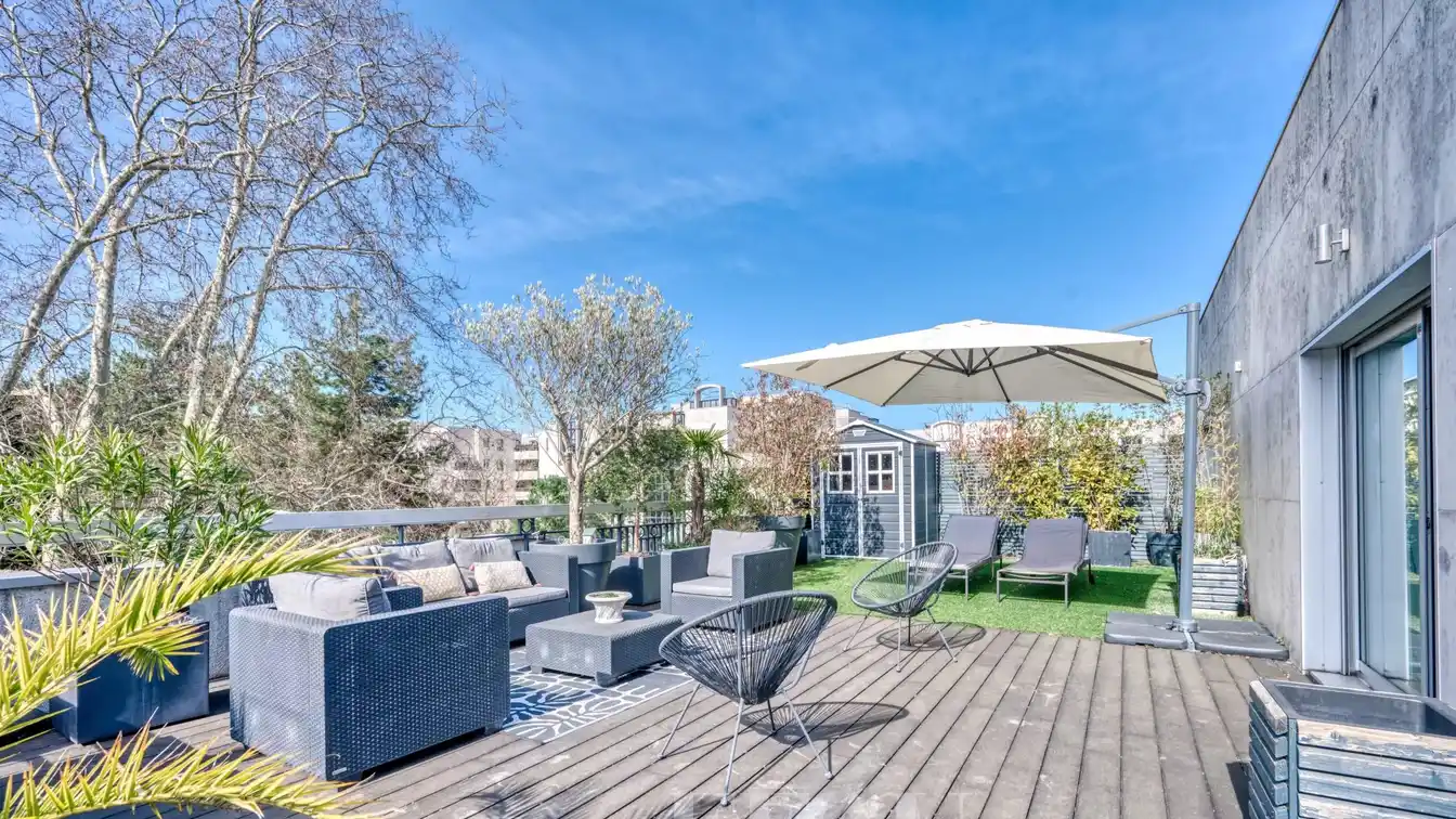 Top Floor Apartment with Spacious Terrace