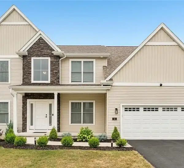 SPACIOUS AND SOPHISTICATED HOME IN PRIME LOCATION