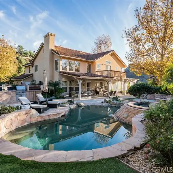 LUXURY EXECUTIVE HOME IN COVETED STONEGATE