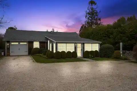 Charming Renovated Hamptons Beach House for Rent