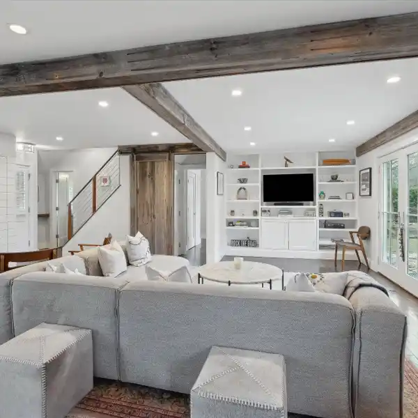 EVERYTHING YOU'RE LOOKING FOR IN A SUMMER RENTAL