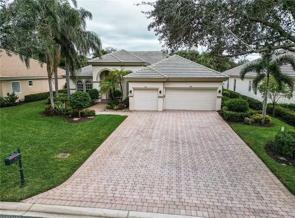 Rare Home in Popular Kenwood in Shadow Wood